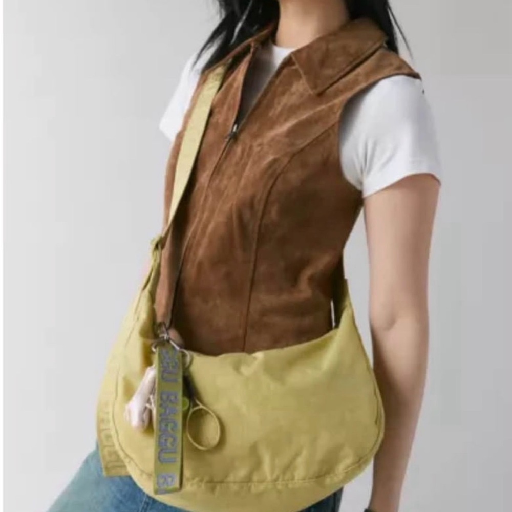 NWT BAGGU Medium Crescent Bag